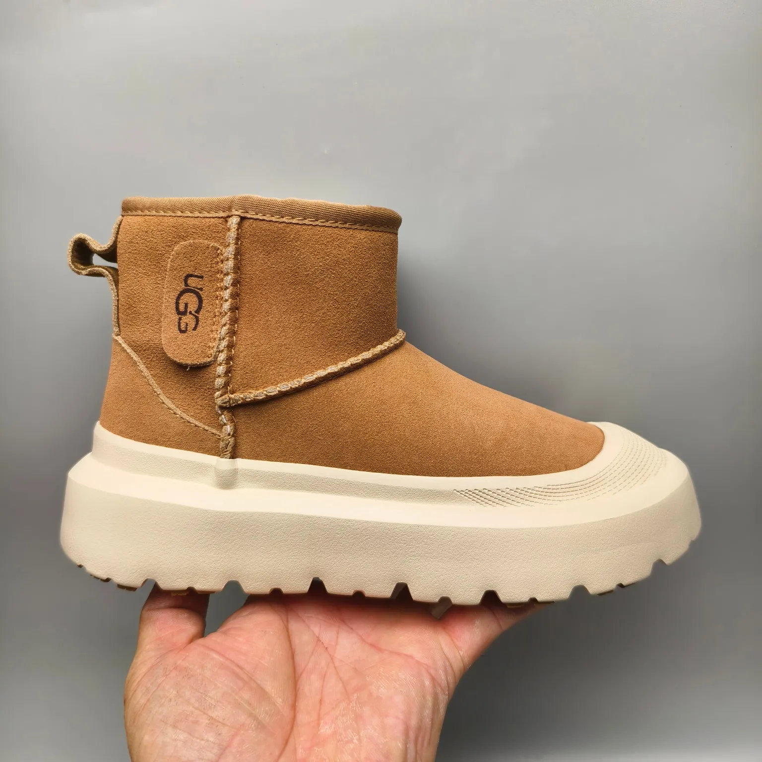 💰560 UGG sheepskin all-in-one snow boots 8354 classic waterproof rubber sole color: white maroon matching size: 35-40